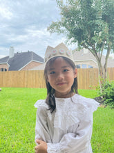 Load image into Gallery viewer, Button crown