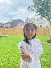 Load image into Gallery viewer, Button crown