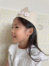 Load image into Gallery viewer, Button crown