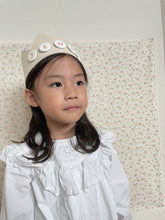 Load image into Gallery viewer, Button crown