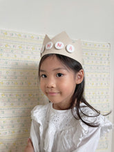 Load image into Gallery viewer, Button crown